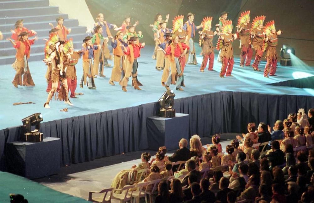 Corte 2000. El siglo acababa celebrándose nuevamente el acto en el Palau Lluis Puig.