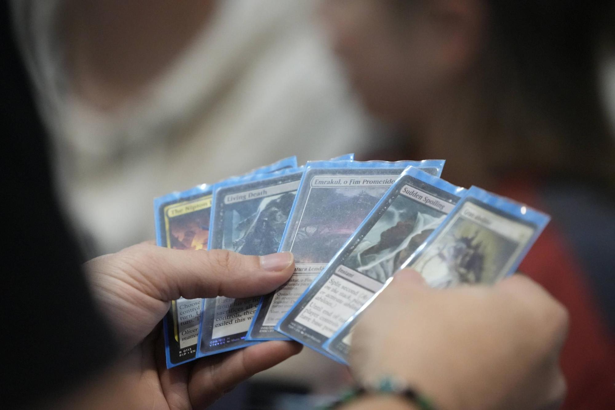 Grupo de juego de cartas Commander casual Magic the Gathering en Zamora