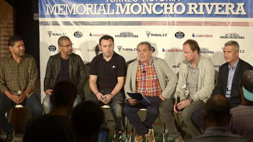 Donato, Djalminha, Sergio, Giovanella y Ratkovic participaron en el coloquio celebrado ayer en la Cervecería de la Estrella