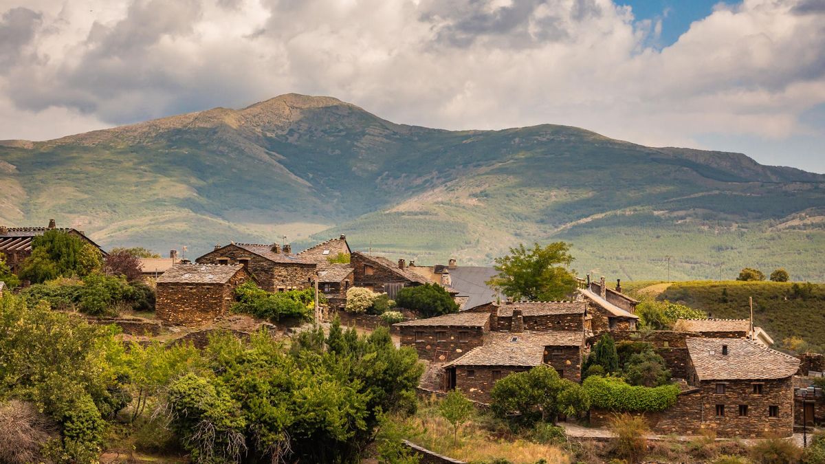 Esta zona perdida a tiro de piedra de Madrid tiene una arquitectura única en España, muy pocos visitantes y temperatura templada en verano