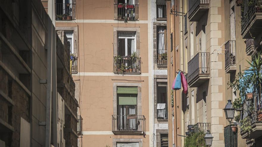 Balcons amb roba, en una imatge d'arxiu.