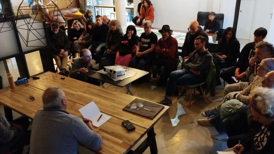 Asamblea de la Plataforma Auga Limpa anoche en A Limia. | FdV