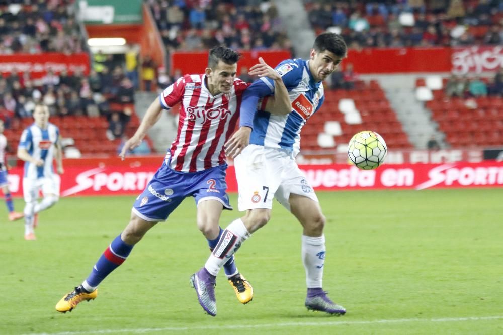 El Sporting cae ante el Espanyol (2-4)