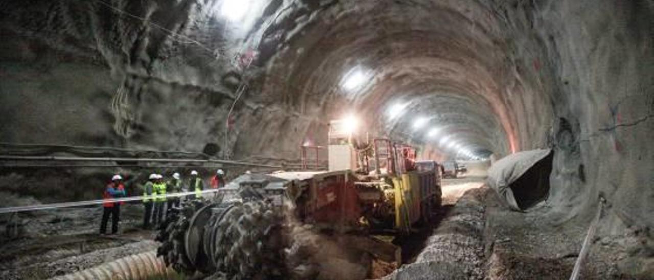 Trabajos, ya finalizados, para construir el túnel de 2 kilómetros que atraviesa la sierra de Callosa.