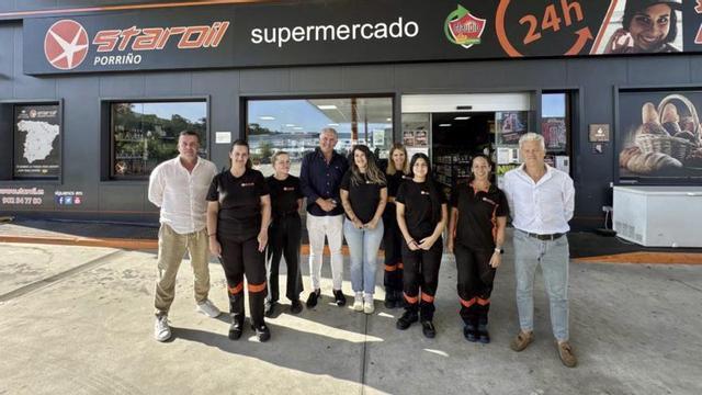 Plantilla del nuevo supermercado Claudio Express en Porriño. | D.P.