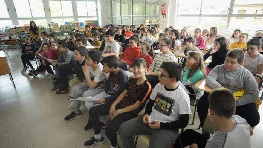 Una actividad en el colegio Arealonga. // Iñaki Abella