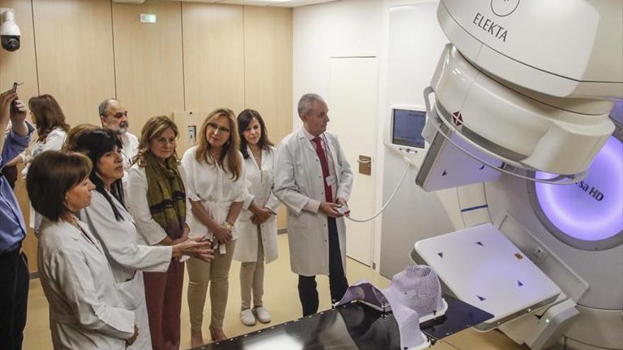 El nuevo acelerador lineal del Reina Sofía beneficiará a 450 pacientes al año