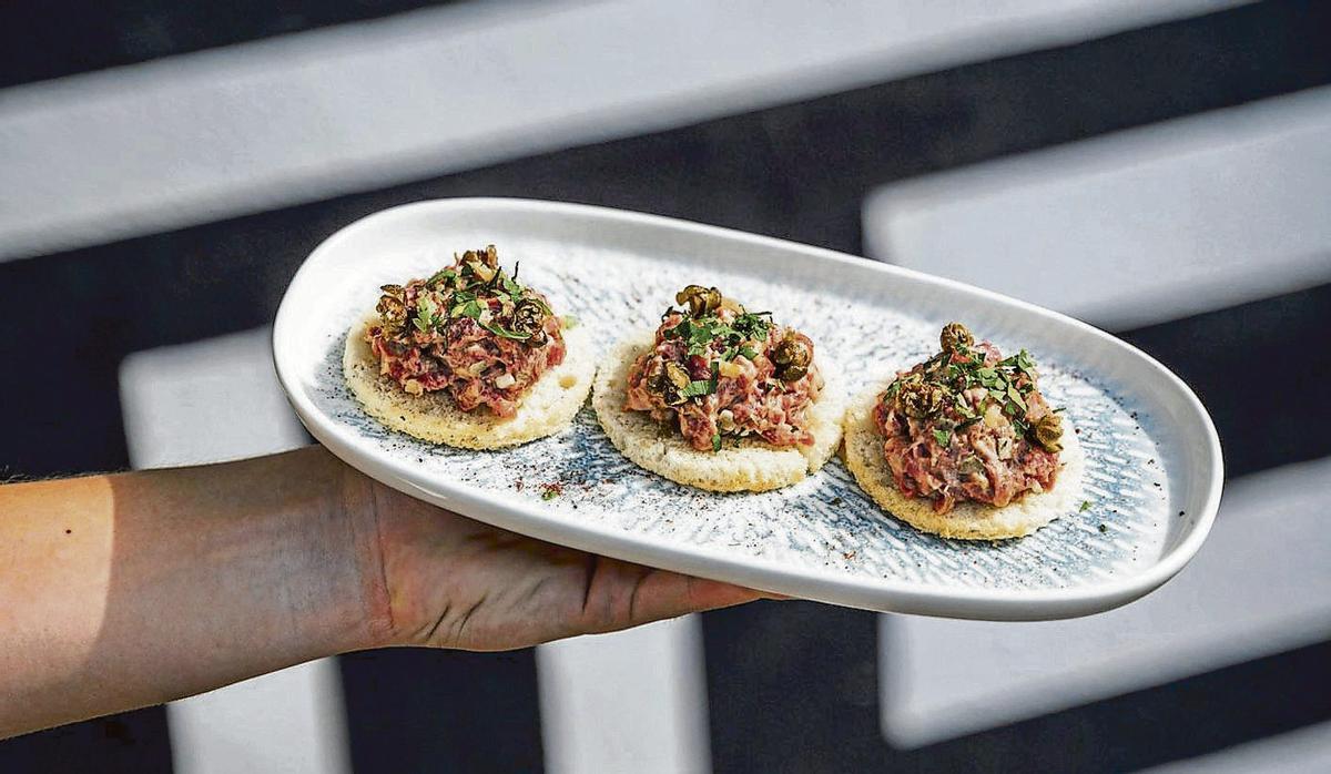 Beef tartare with mayonnaise and fried capers, one of the dishes on the Monkey Ibiza menu. | MONKEY IBIZA