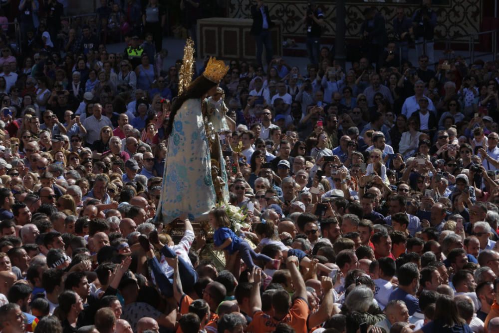 Día de la Virgen de los Desamparados: Traslado de la Mare de Déu