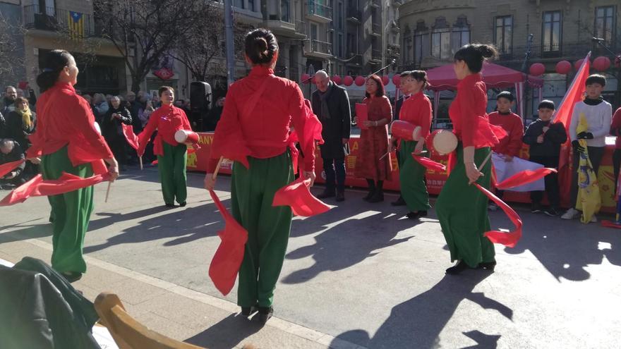Balls i animació a Sant Domènec per donar la benvinguda a l'Any Nou Xinès