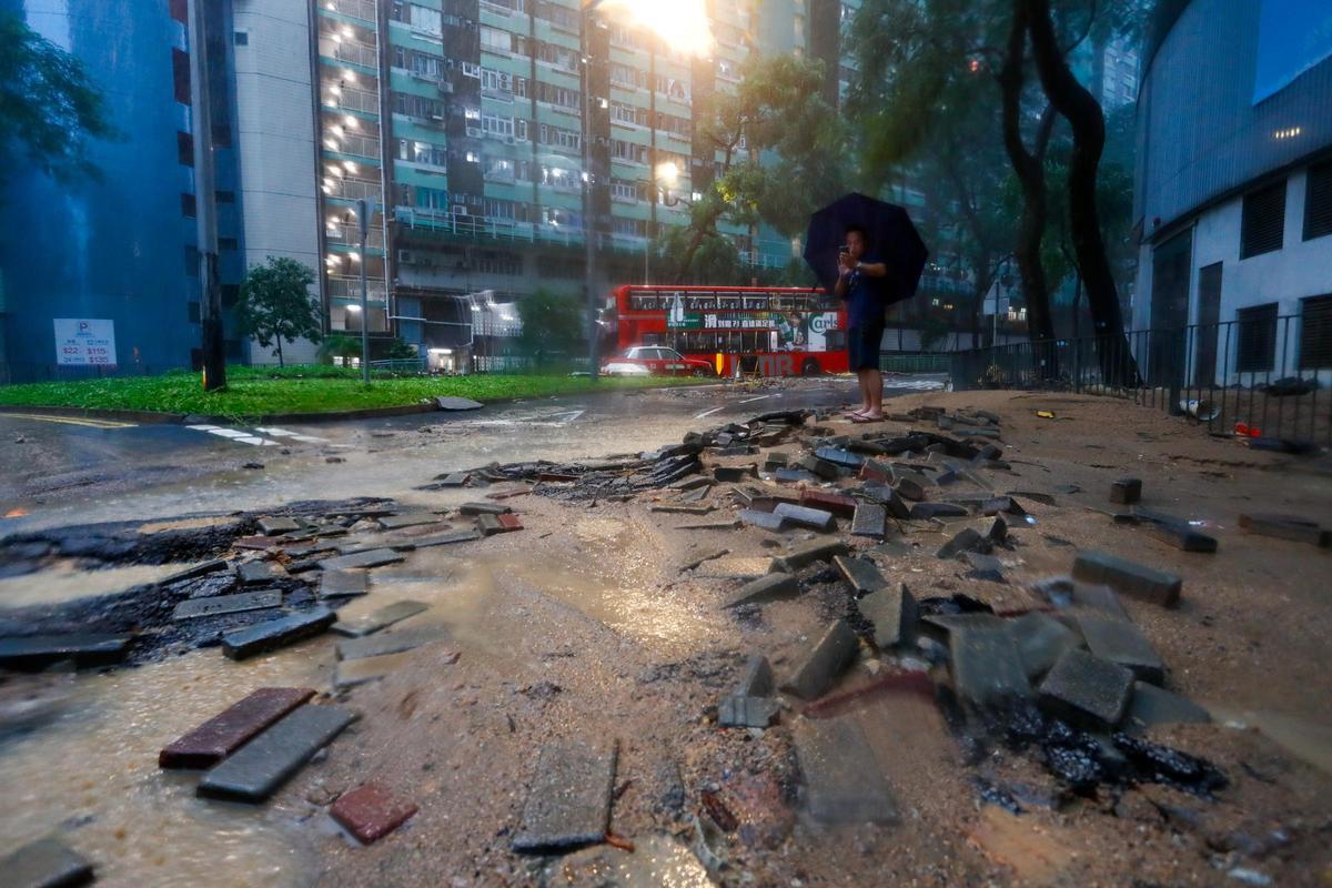 Hong Kong, gravemente inundado en el mayor temporal en 140 años