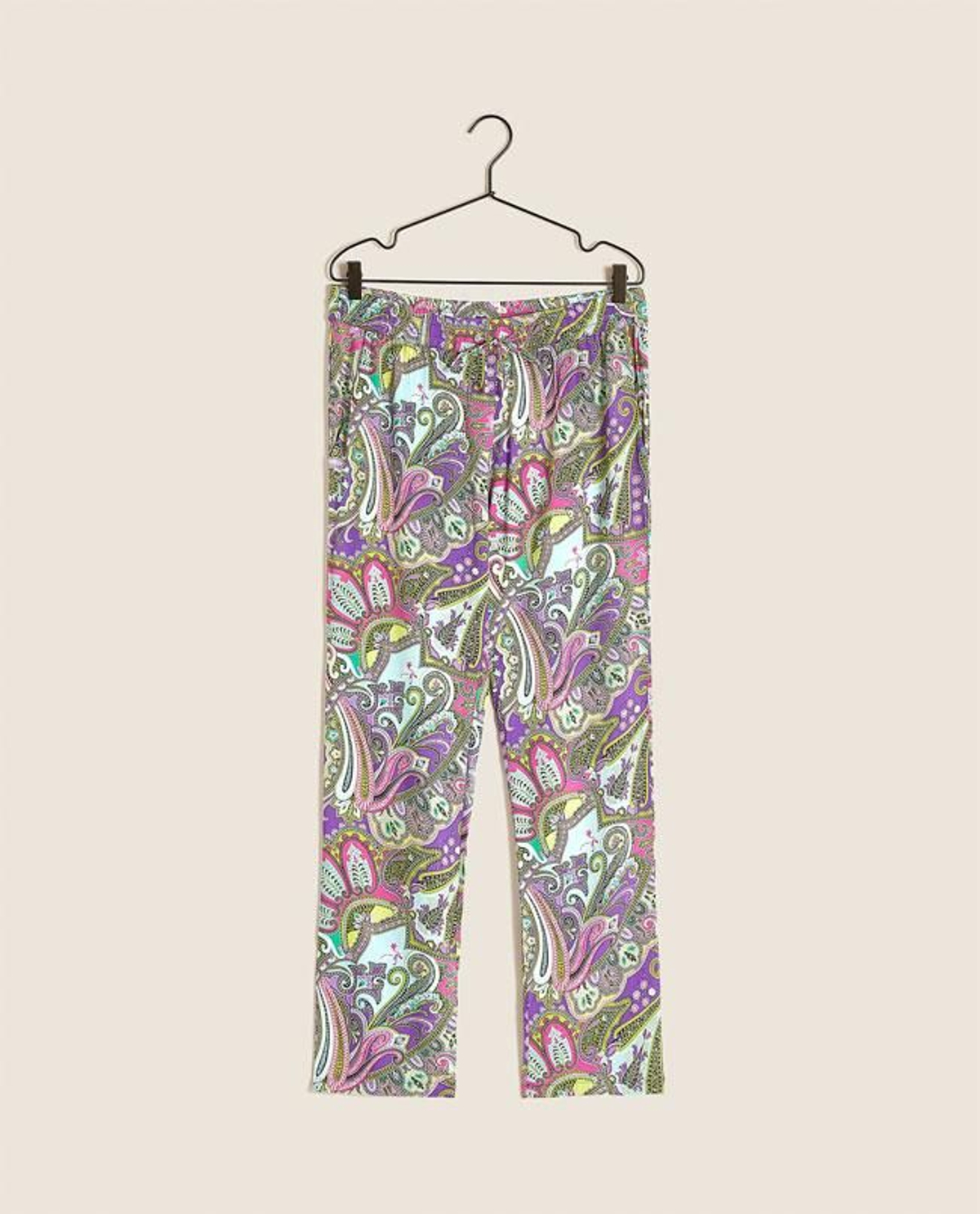 Pantalón fluido con estampado paisley, de Zara Home