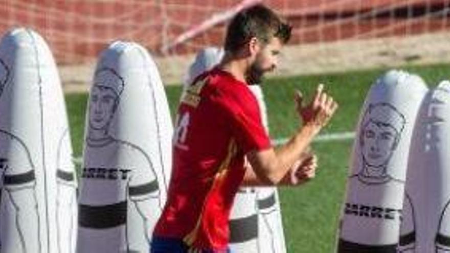 Piqué durant l&#039;entrenament de la selecció.