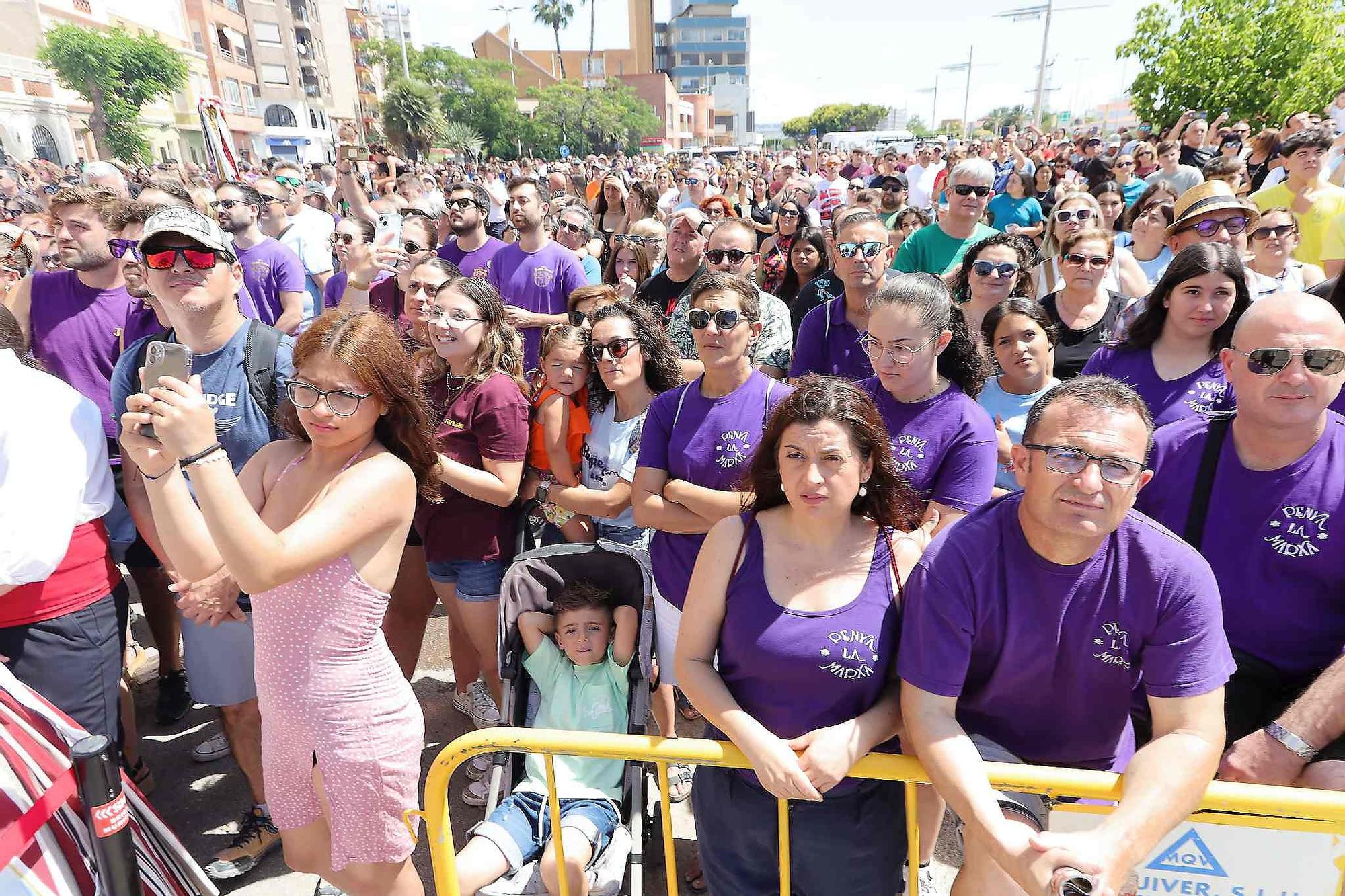 El Grau da inicio a las fiestas de Sant Pere con pólvora, bous y música