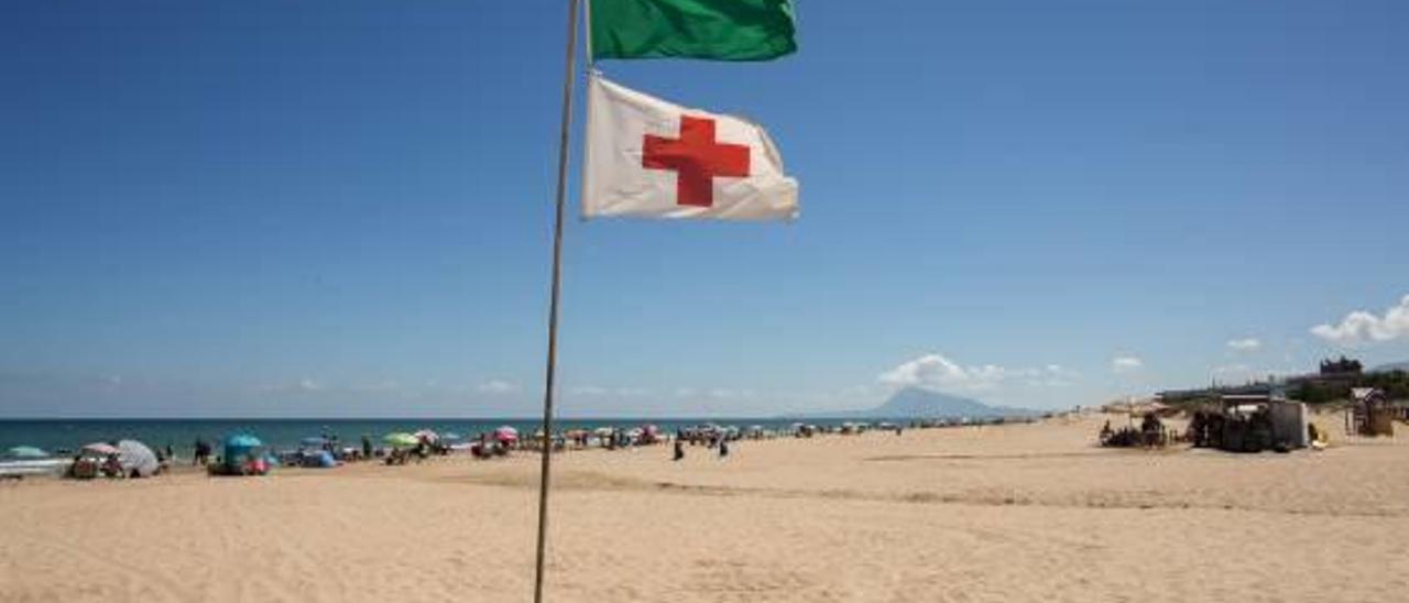 Una de las playas de Oliva que pasa a estar vigilada