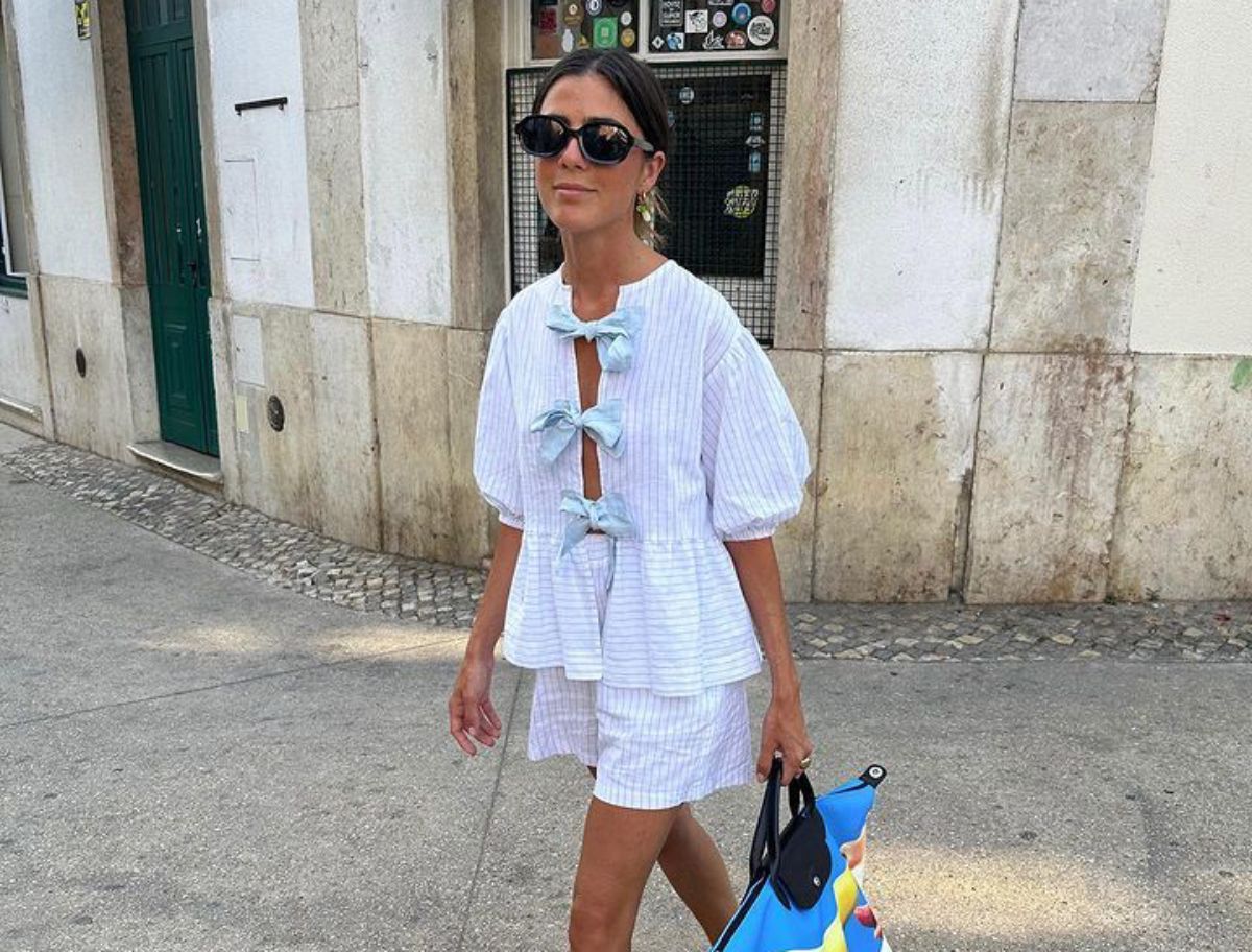 STRADIVARIUS CAMISA GANNI Stradivarius se lanza al mundo de las dupes todo el mundo quiere esta blusa inspiracion Ganni