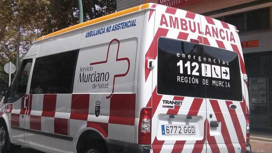 El SMS niega que la ambulancia de La Manga no esté homologada, como denuncia el PSOE