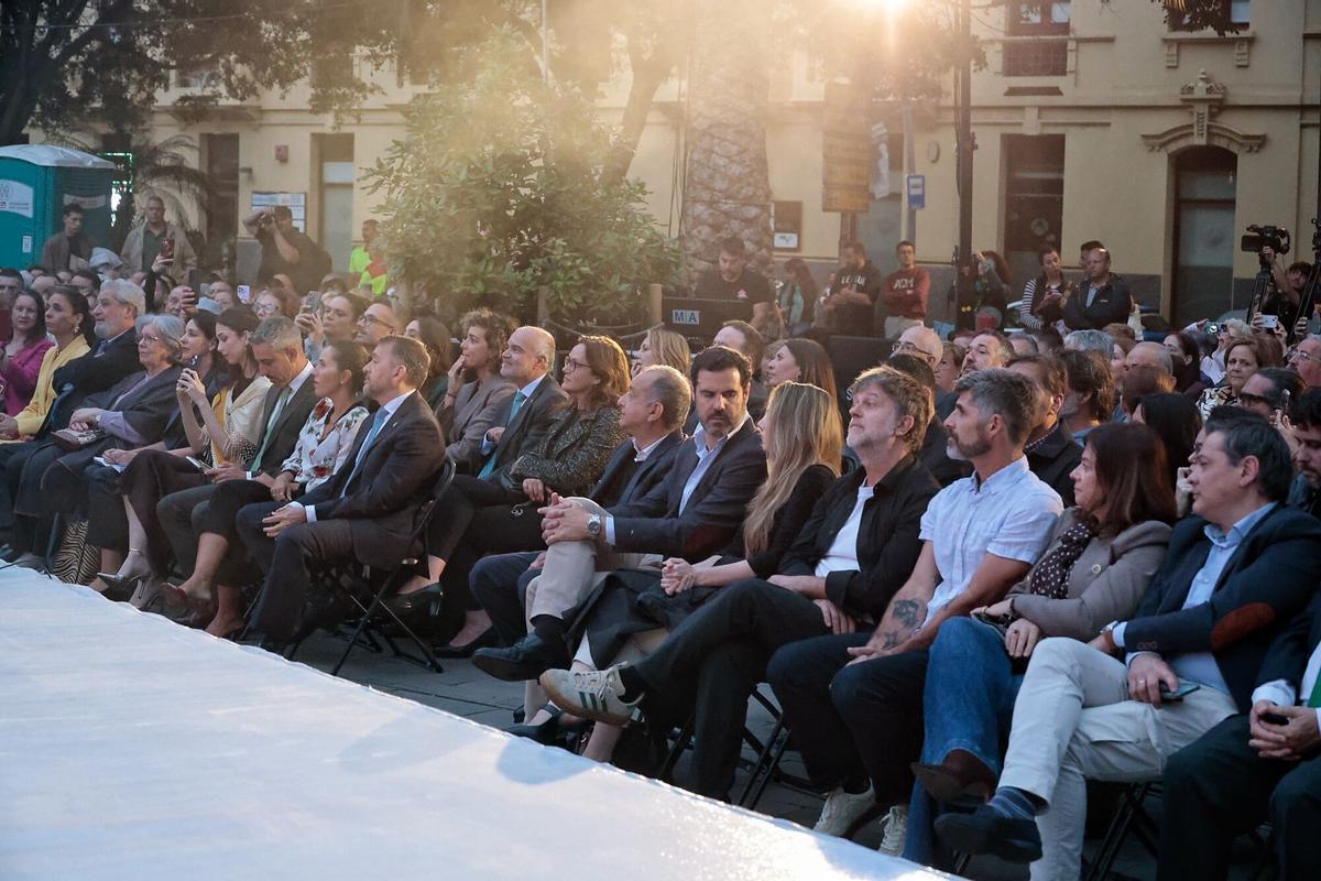 Pregón de las Fiestas de Mayo a cargo de Marta González de Vega, en el reloj de Flores del García Sanabria