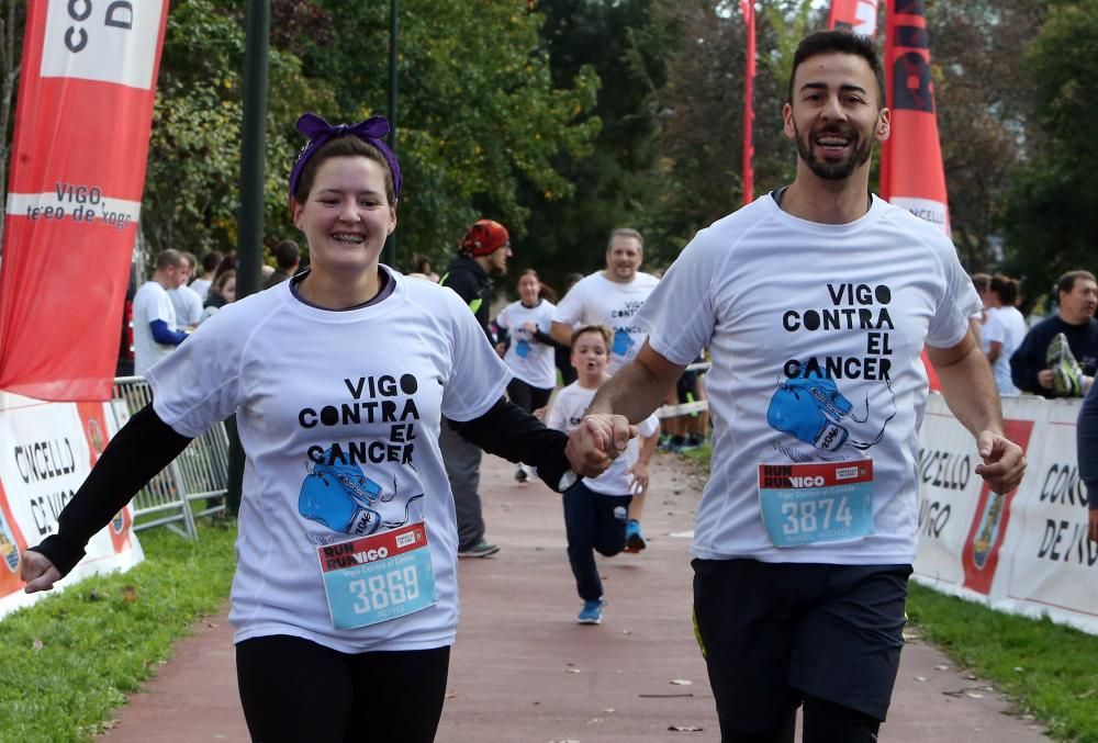 Más de 3.500 personas participan esta mañana la Carrera Vigo Contra el Cáncer.