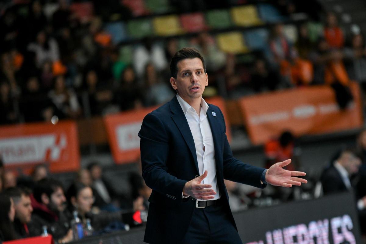 Rubén Perelló en un momento del encuentro frente al líder.