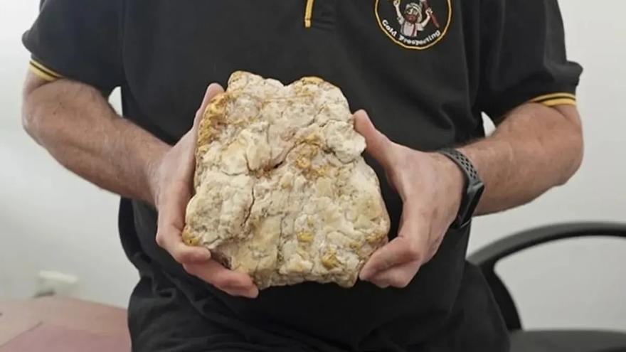 Encuentra en Australia una pepita de oro de 4,6 kilos
