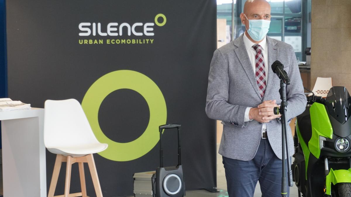 José Antonio Díaz, alcalde de León, ha asistido hoy a la presentación de la nueva tienda Silence en León