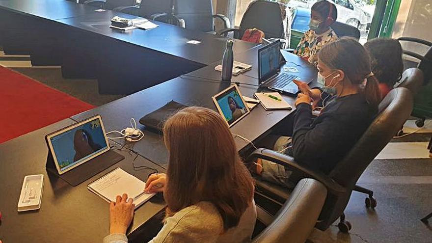 Los jóvenes de Nigrán, en la reunión telemática de ayer.