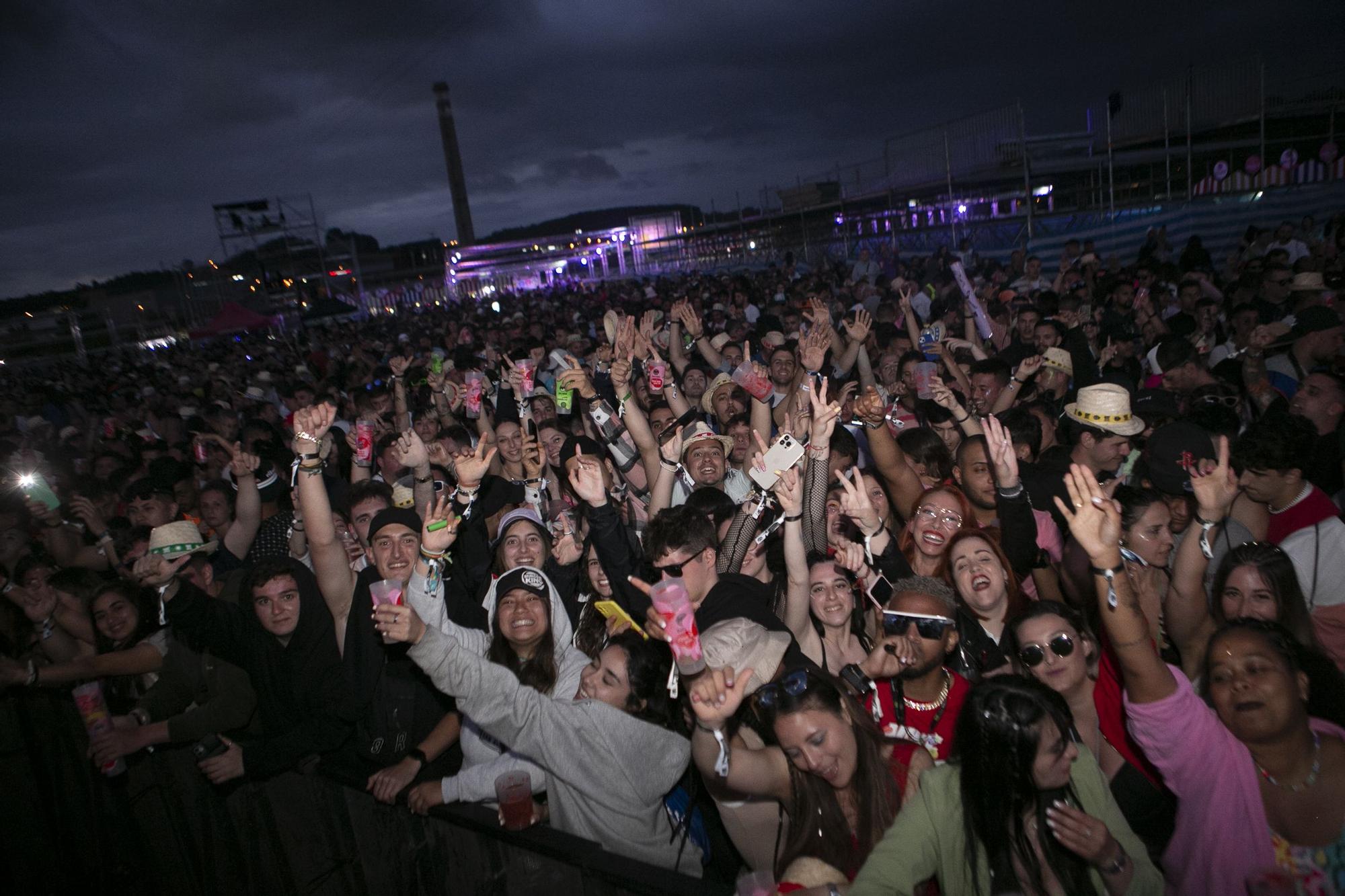 En imágenes: así fue el primer día del Reggaeton Beach Festival de Avilés