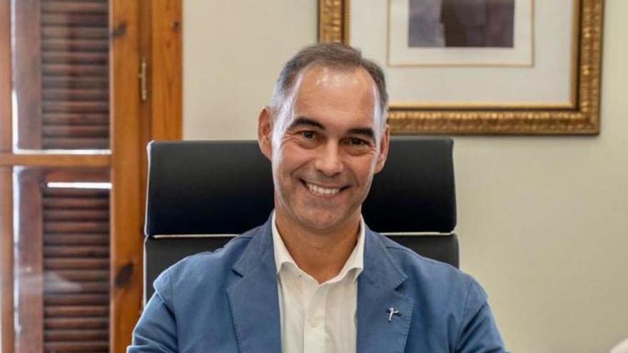 El alcalde de Benalmádena, Juan antonio Lara, en su despacho del Ayuntamiento. | L.O.