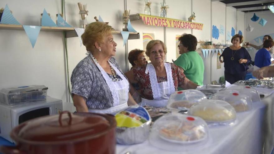 Un centenar de adultos con discapacidad debaten sobre su autonomía en El Batel