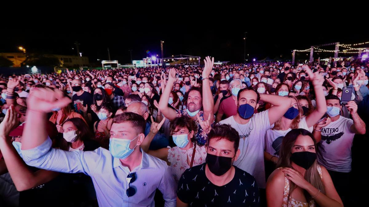 El público pudo ver, por primera vez desde el inicio de la pandemia, de pie los conciertos.
