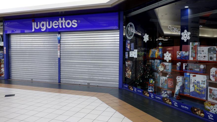 La tienda de Juguettos del centro comercial Augusta fue una de las últimas que asaltaron estos ladrones. | MIGUEL ÁNGEL GRACIA