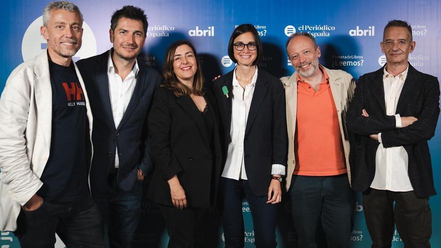 De izquierda a derecha: David Trías, editor; Carlos del Amor, periodista; Laura Barrachina, periodista; Inés Martín Rodrigo, escritora; Alberto Marcos, editor; Luis Magrinyà, escritor.