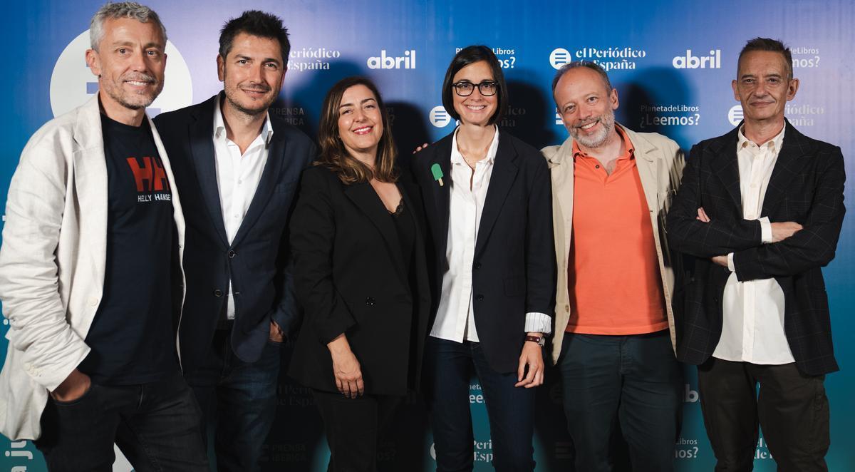 De izquierda a derecha: David Trías, editor; Carlos del Amor, periodista; Laura Barrachina, periodista; Inés Martín Rodrigo, escritora; Alberto Marcos, editor; Luis Magrinyà, escritor.