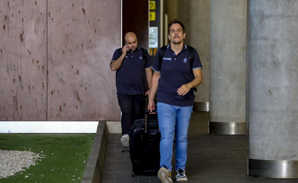 La llegada de los jugadores del CB Gran Canaria tras su descenso