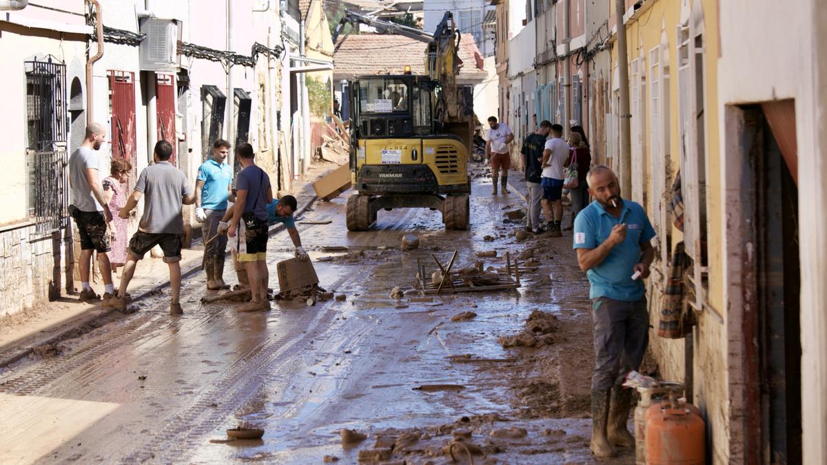 Calle San Nicolás de Javalí Viejo, tras el desbordamiento de la rambla de La Ventosa por las fuertes lluvias