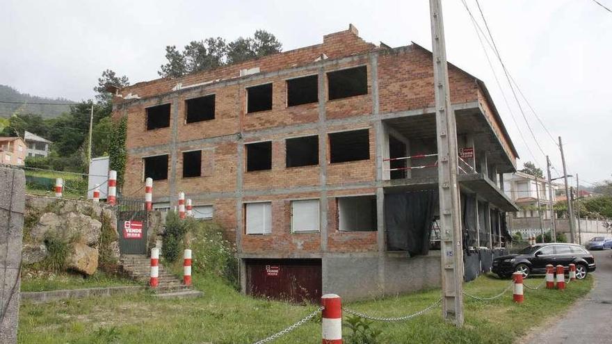 Construcción y parcela que el acusado utilizó como estacionamiento de temporada para la playa. // S.A.