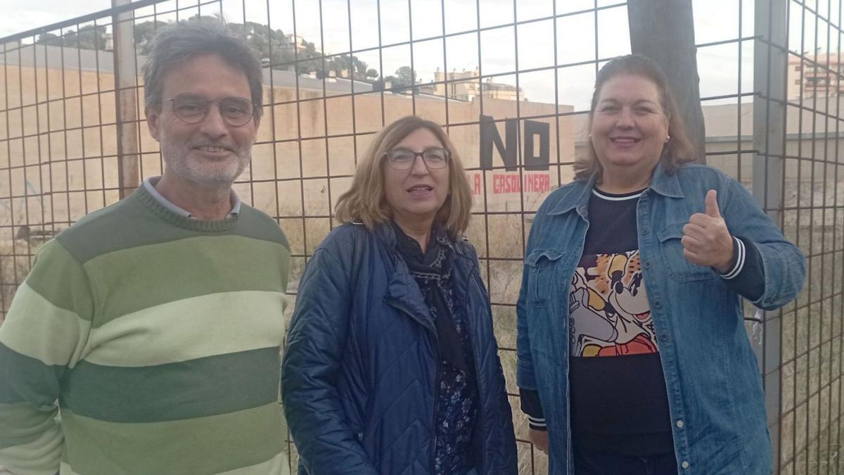 Nacho Laffarga, Remedios Sánchez y la presidenta vecinal Inmaculada de la Torre, el pasado diciembre.