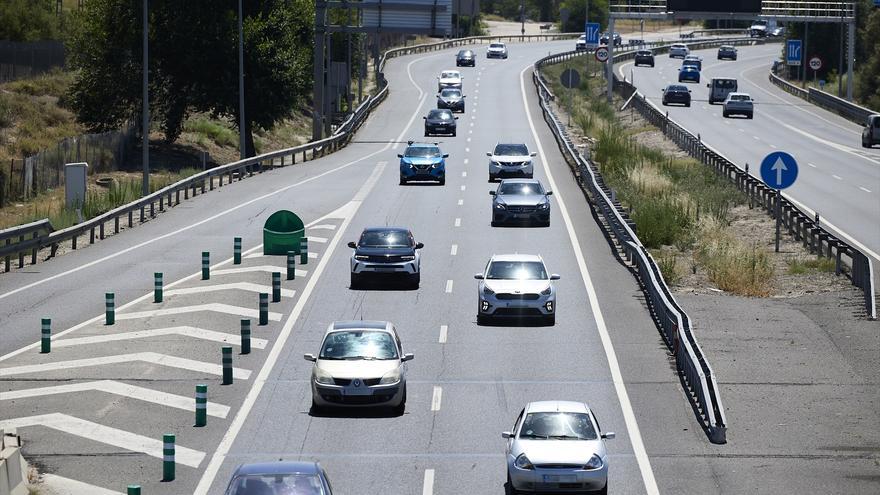 El carril que muchos conductores en España utilizan para evitar las trampas de la autopista y no deberían