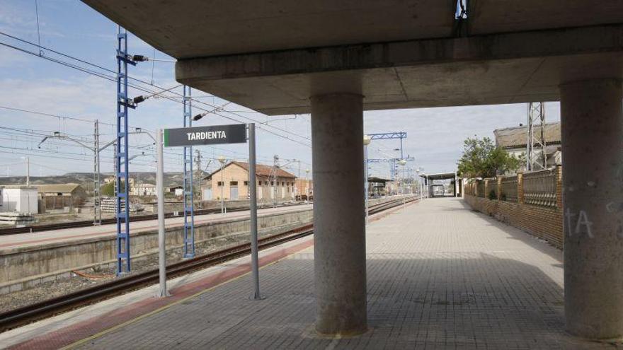 78 pasajeros, trasbordados al averiarse dos trenes entre Zaragoza y Huesca