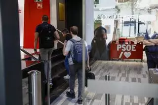La UCO abandona la sede del PSOE tras tres horas en Ferraz: los agentes clonaron el email de Santos Cerdán por orden del Supremo