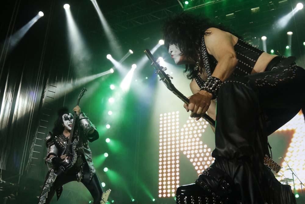 Kiss revienta los Califas