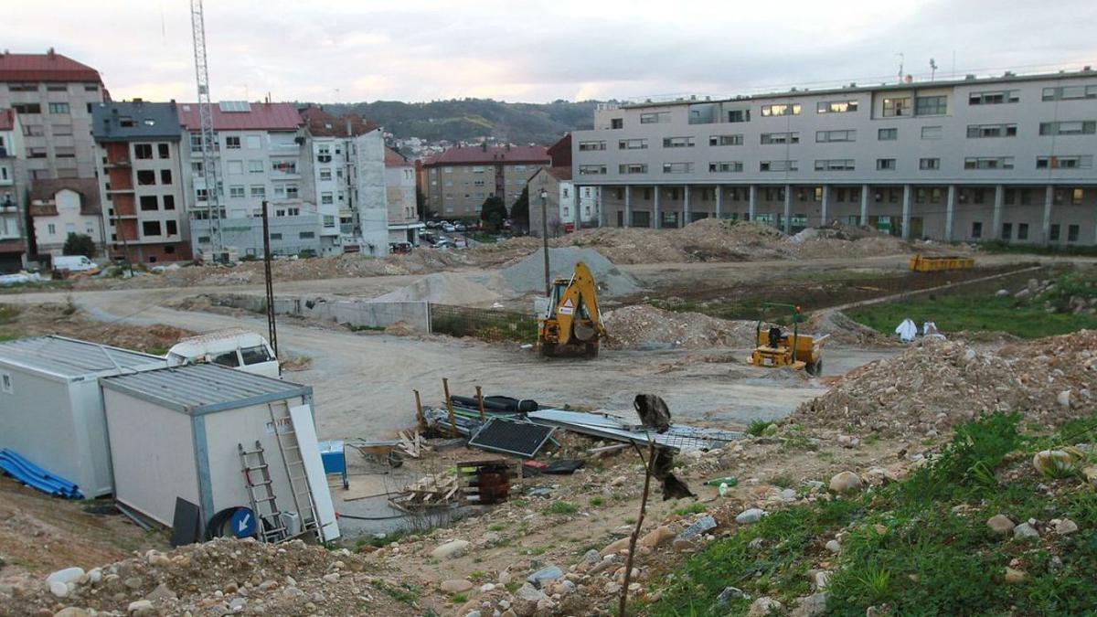 Terrenos de As Lagoas en donde quiere comprar parcelas la Xunta para su edificio único.   | // IÑAKI OSORIO