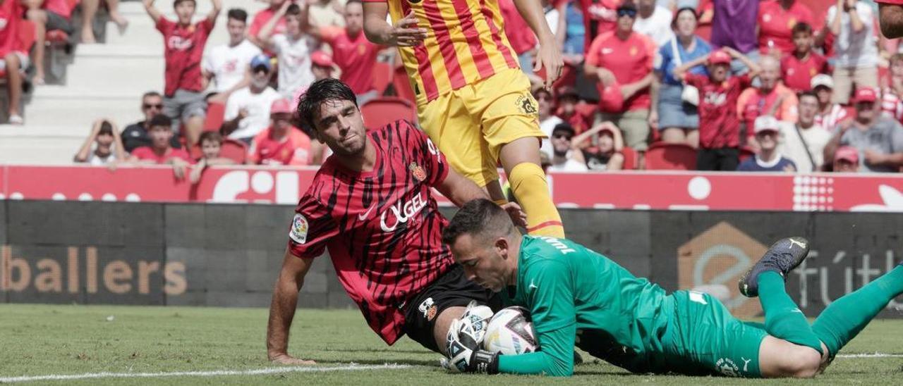 Grenier se lamenta tras fallar una clara de ocasión de gol en el partido ante el Girona.