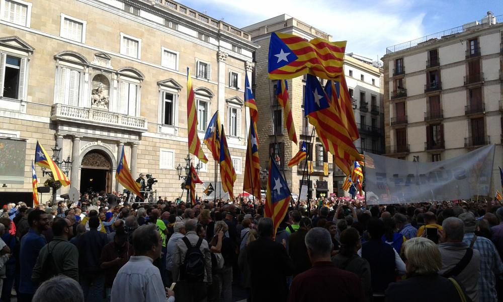 Manifestació d'alcaldes a favor del referèndum