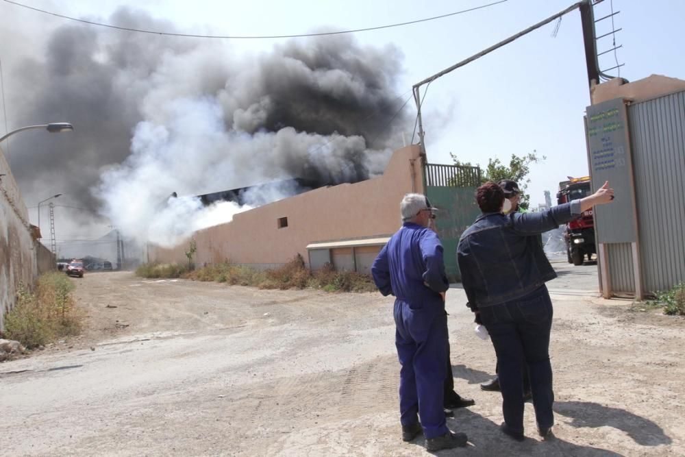 Incendio en una chatarrería de La Unión