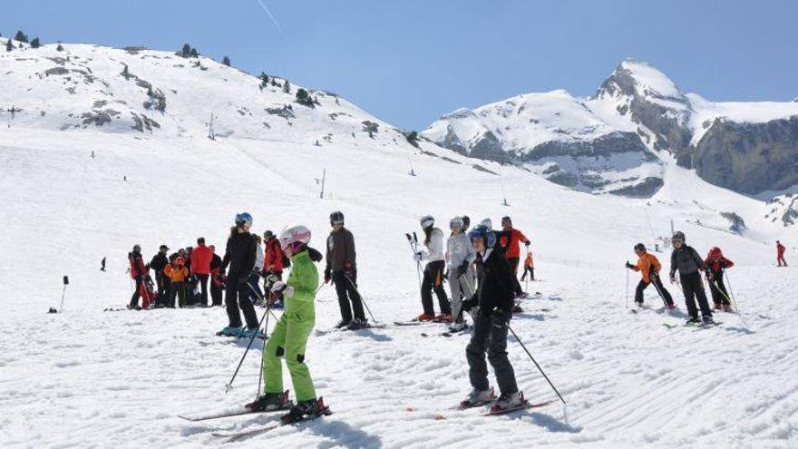 Cerler, Formigal y Panticosa cierran la Semana Santa con 40.000 esquiadores