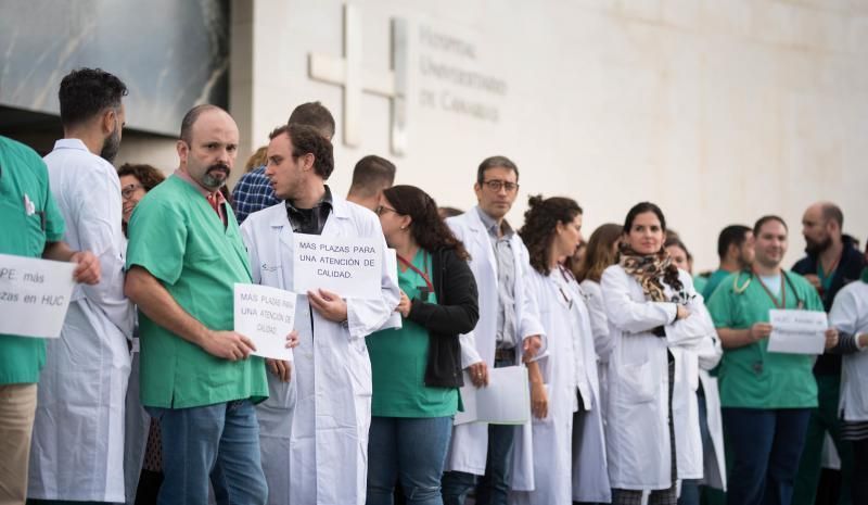 Médicos se manifiestan por condiciones de la OPE