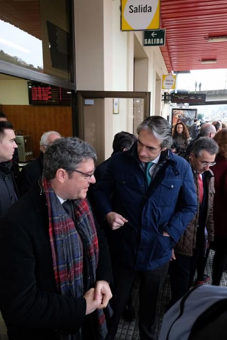 Los ministros Álvaro Nadal e Iñigo de la Serna, en Asturias