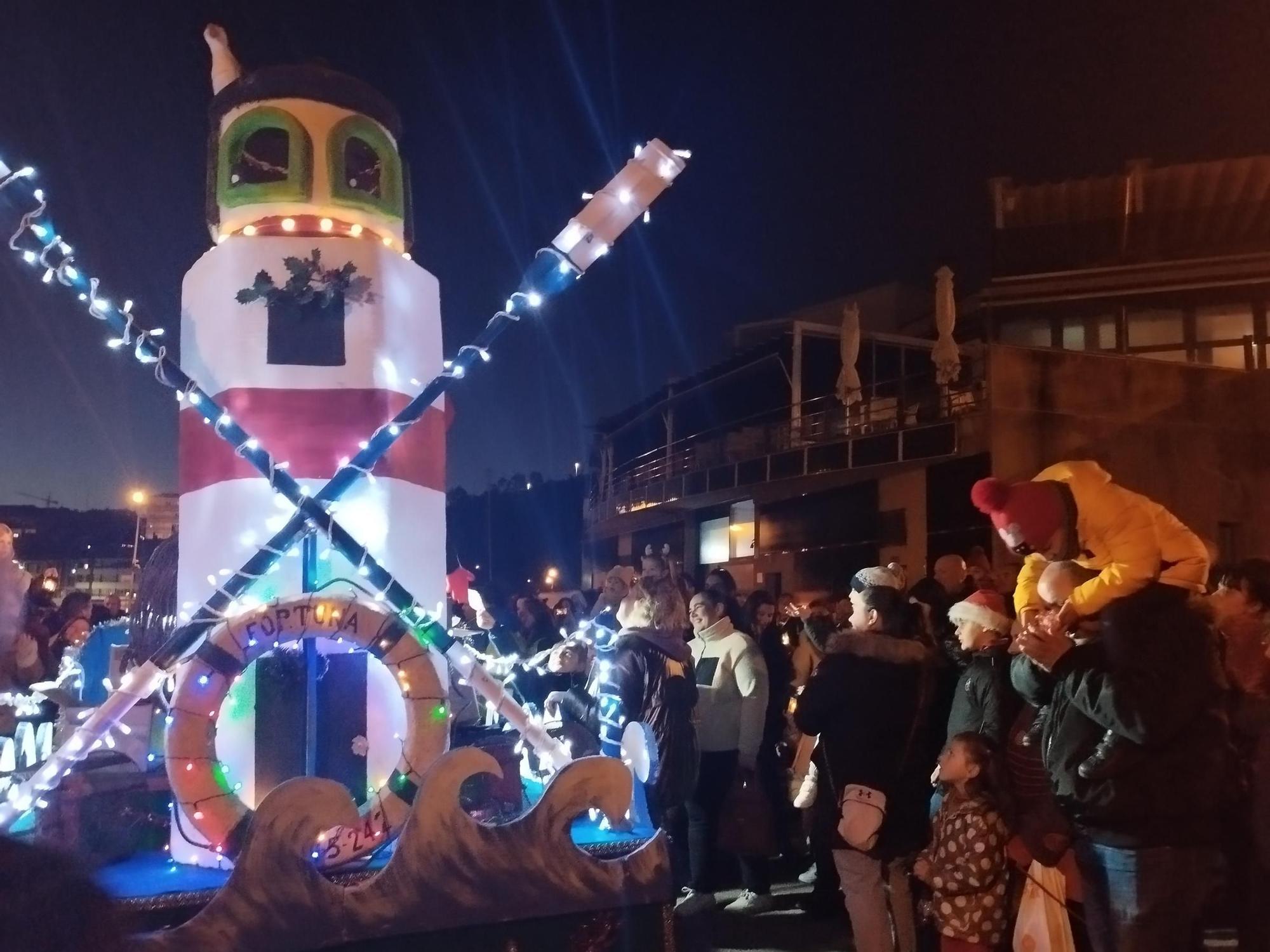 La llegada del Farolero y el pregón infantil protagonizan la Navidad candasina, en imágenes